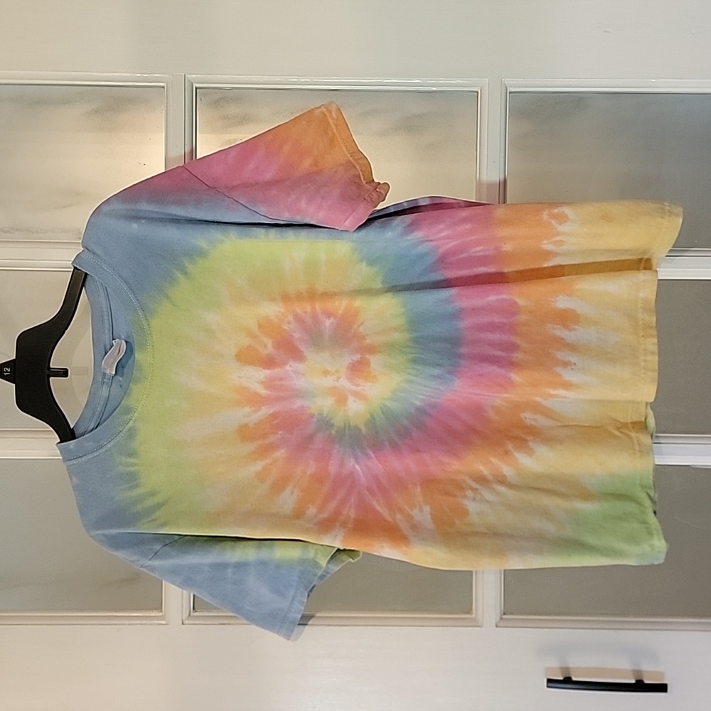 🔴 Handmade tie dye shirt size Medium Gildan Tee